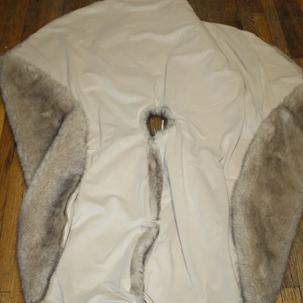Pottery Barn. Faux Mink Tree Skirt. Sz. 60